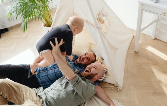 Técnicas de reproducción asistida abren nuevas puertas para las familias LGBT+